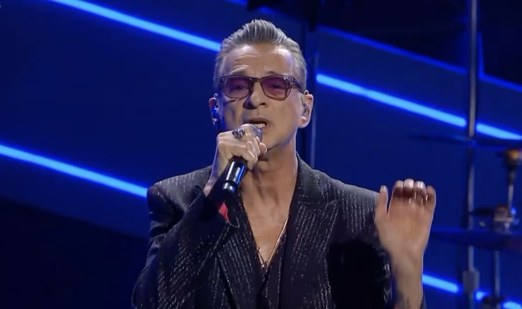 Depeche Mode estreia ao vivo novo single ‘Ghosts Again’ no Festival de Sanremo; assista