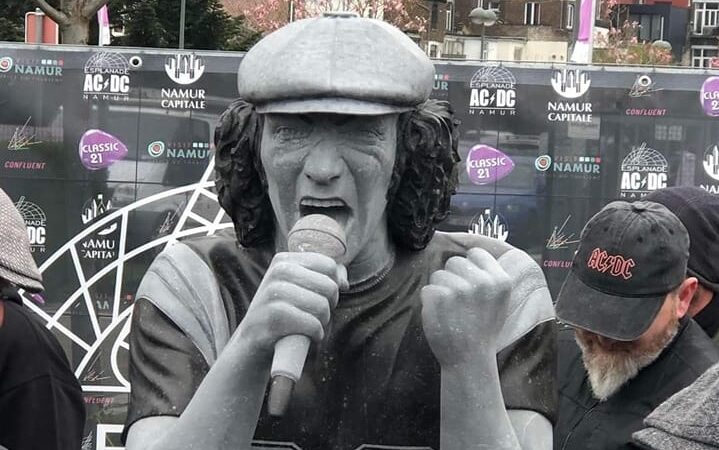 AC/DC: Brian Johnson é homenageado com estátua na Bélgica