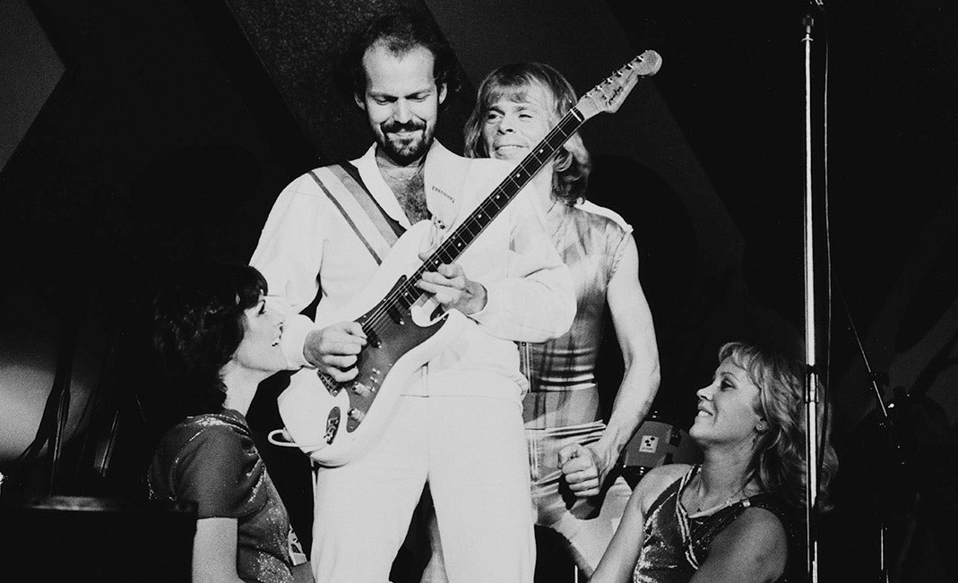 Lasse Wellander, guitarrista do ABBA, morre aos 70 anos