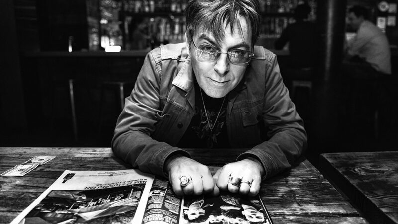 Andy Rourke, baixista do The Smiths, morre aos 59 anos
