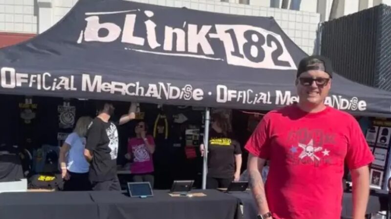Enteado de bilionário desaparecido em submarino vai a show do Blink-182