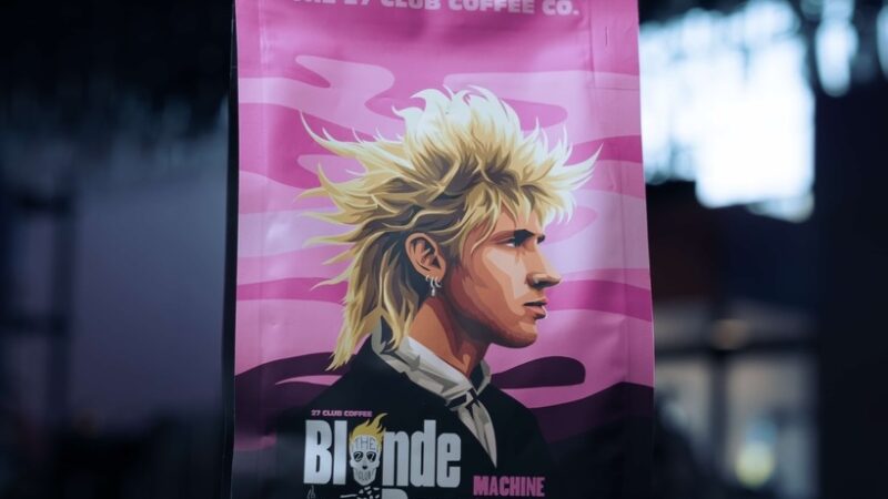 Machine Gun Kelly anuncia seu novo café Blonde Dom