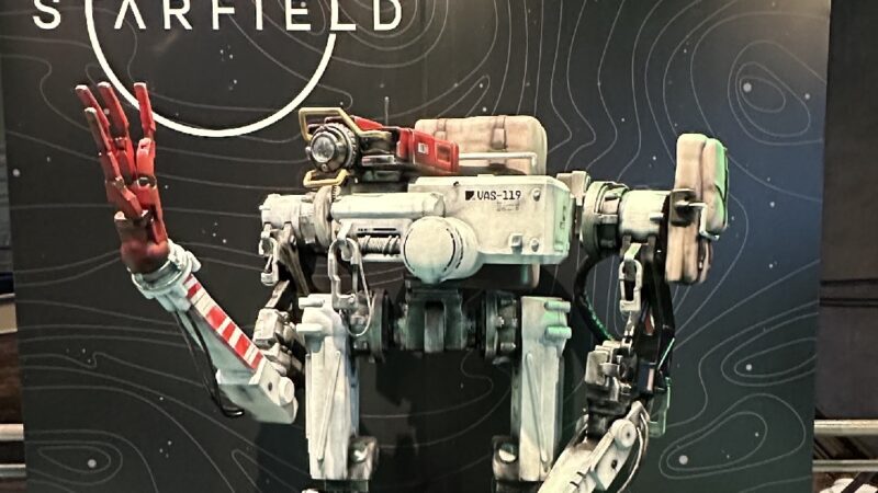 Agência produz robô de Starfield em tamanho real para XBOX Fanfest