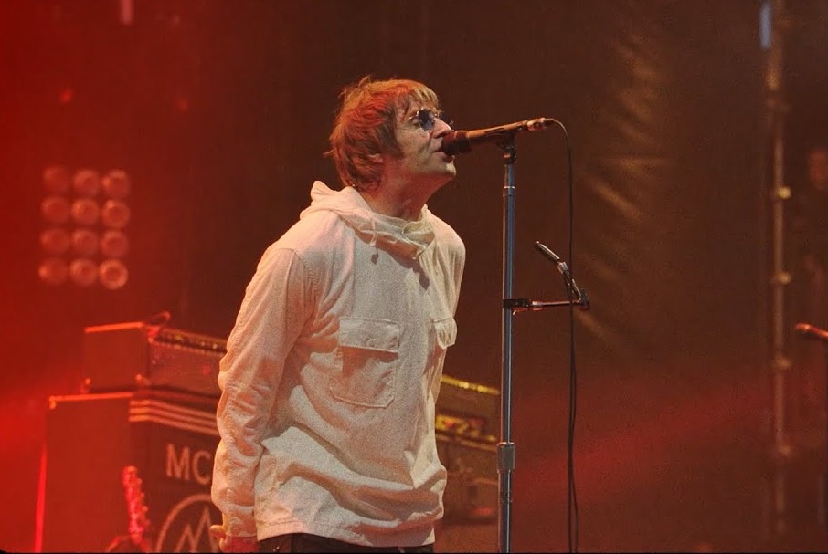 Liam Gallagher anuncia álbum ao vivo ‘Knebworth 22’; assista vídeo de ‘Roll It Over’
