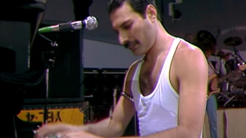 Piano de Freddie Mercury de 'Bohemian Rhapsody' é leiloado por R$ 10,8 milhões