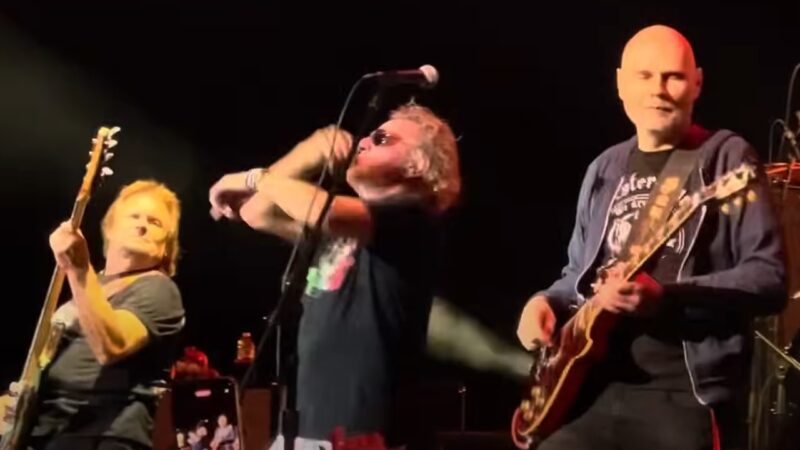 Billy Corgan, do Smashing Pumpkins, toca Van Halen com Sammy Hagar; assista