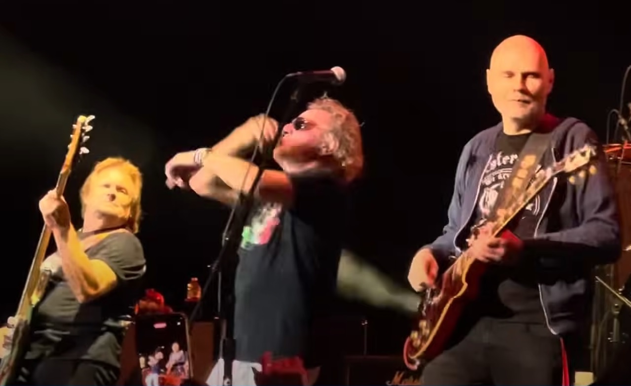 Billy Corgan, do Smashing Pumpkins, toca Van Halen com Sammy Hagar; assista