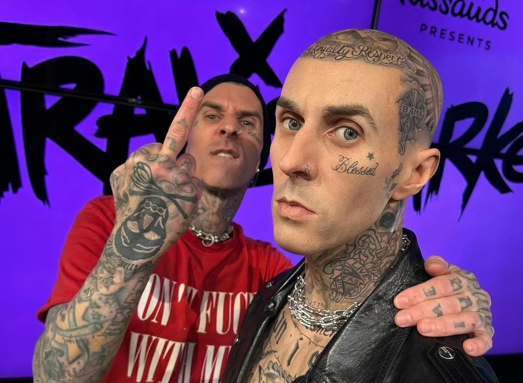 Travis Barker, do Blink-182, ganha estátua de cera no Madame Tussauds