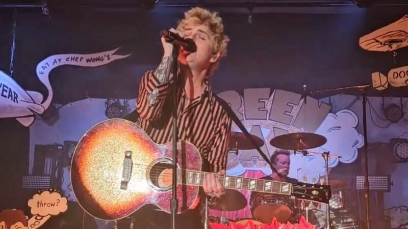 Green Day estreia a inédita 'The American Dream is Killing Me' em show intimista; assista