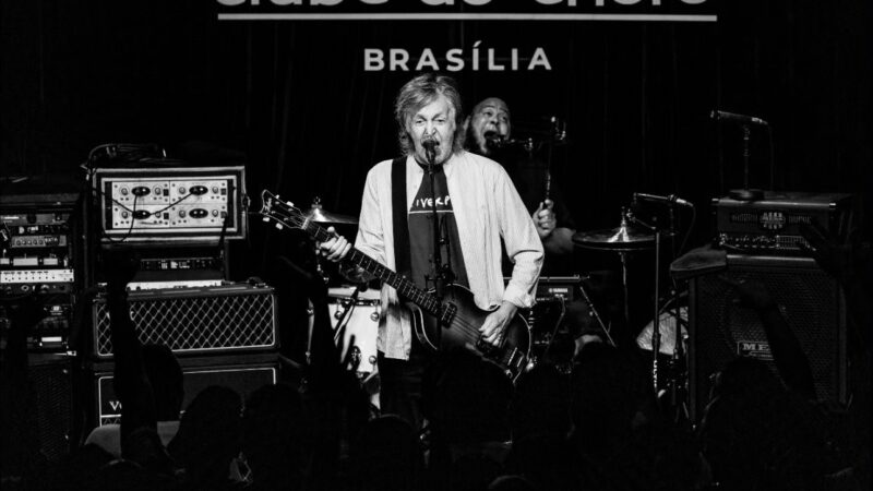 Paul McCartney faz show surpresa em Brasília