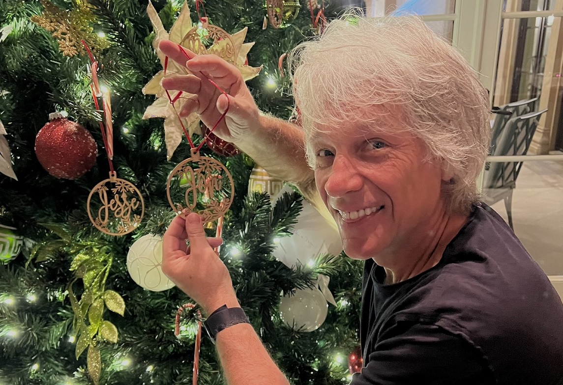 Bon Jovi lança faixa natalina ‘Christmas Isn’t Christmas’