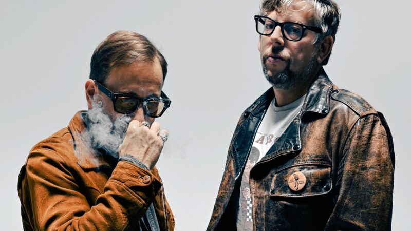 The Black Keys lança novo single 'Beautiful People (Stay High)' e anuncia álbum