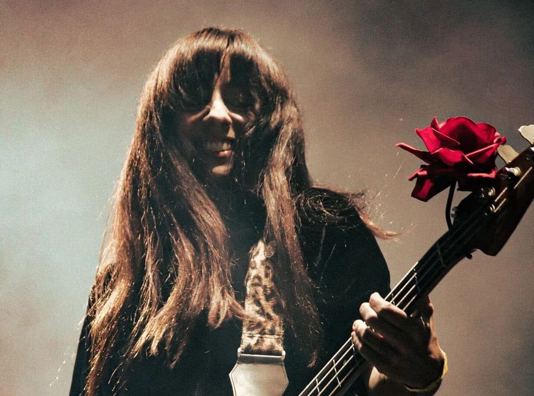 Pixies anuncia saída de Paz Lenchantin e revela nova baixista