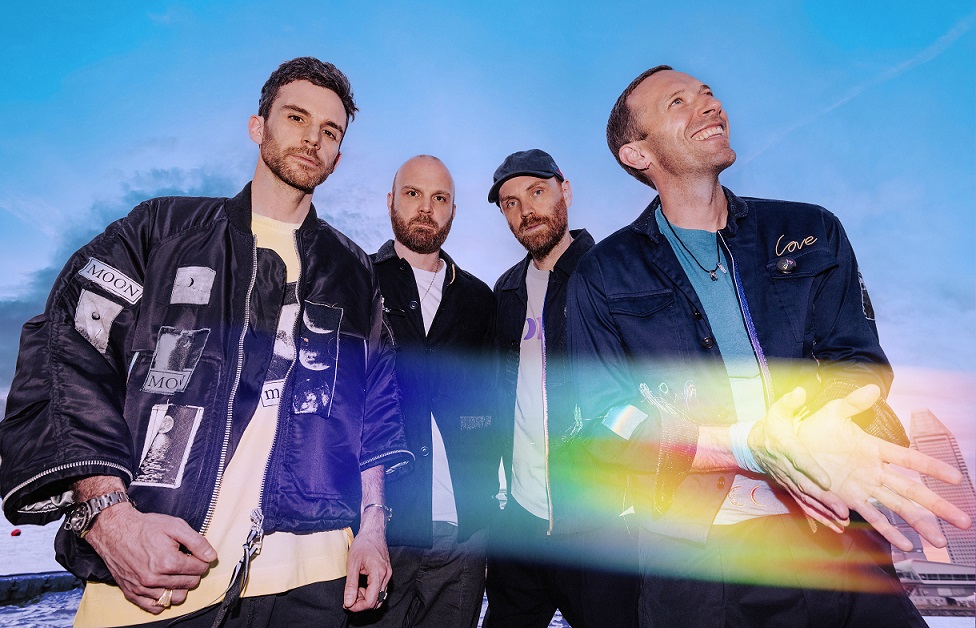 Coldplay lança novo single ‘feelslikeimfallinginlove’; ouça