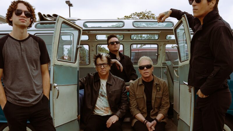 Offspring anuncia novo álbum 'Supercharged' e lança faixa inédita