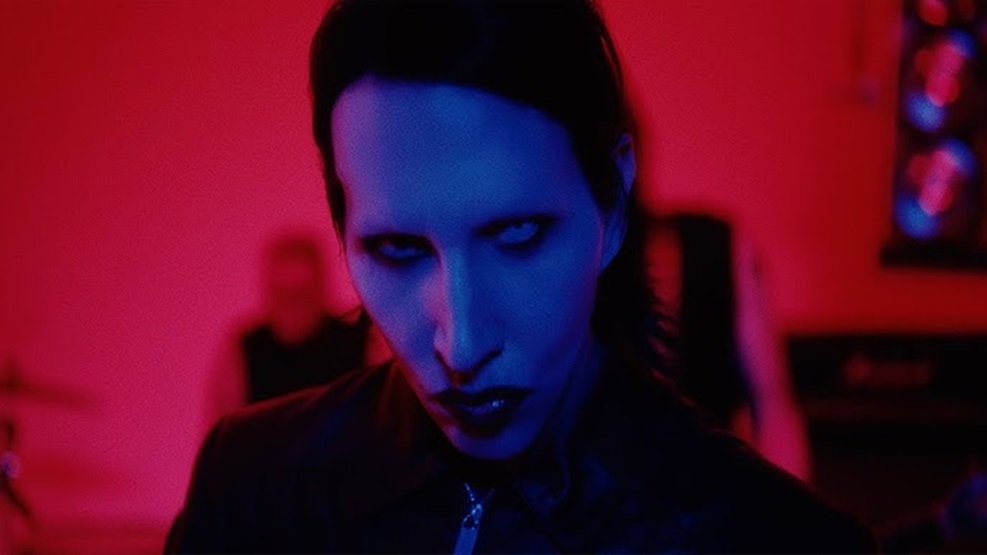 Marilyn Manson lança novo single ‘Raise The Red Flag’