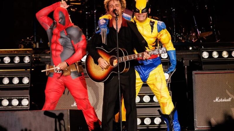 Deadpool e Wolverine invadem show do Green Day em Nova York