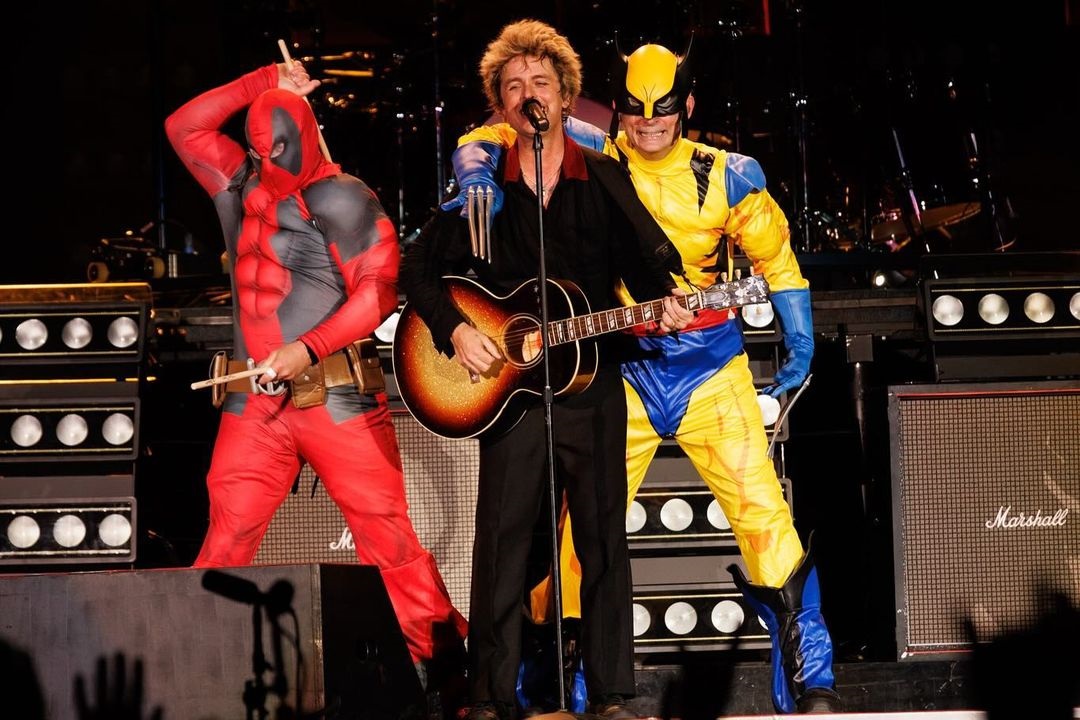 Deadpool e Wolverine invadem show do Green Day em Nova York