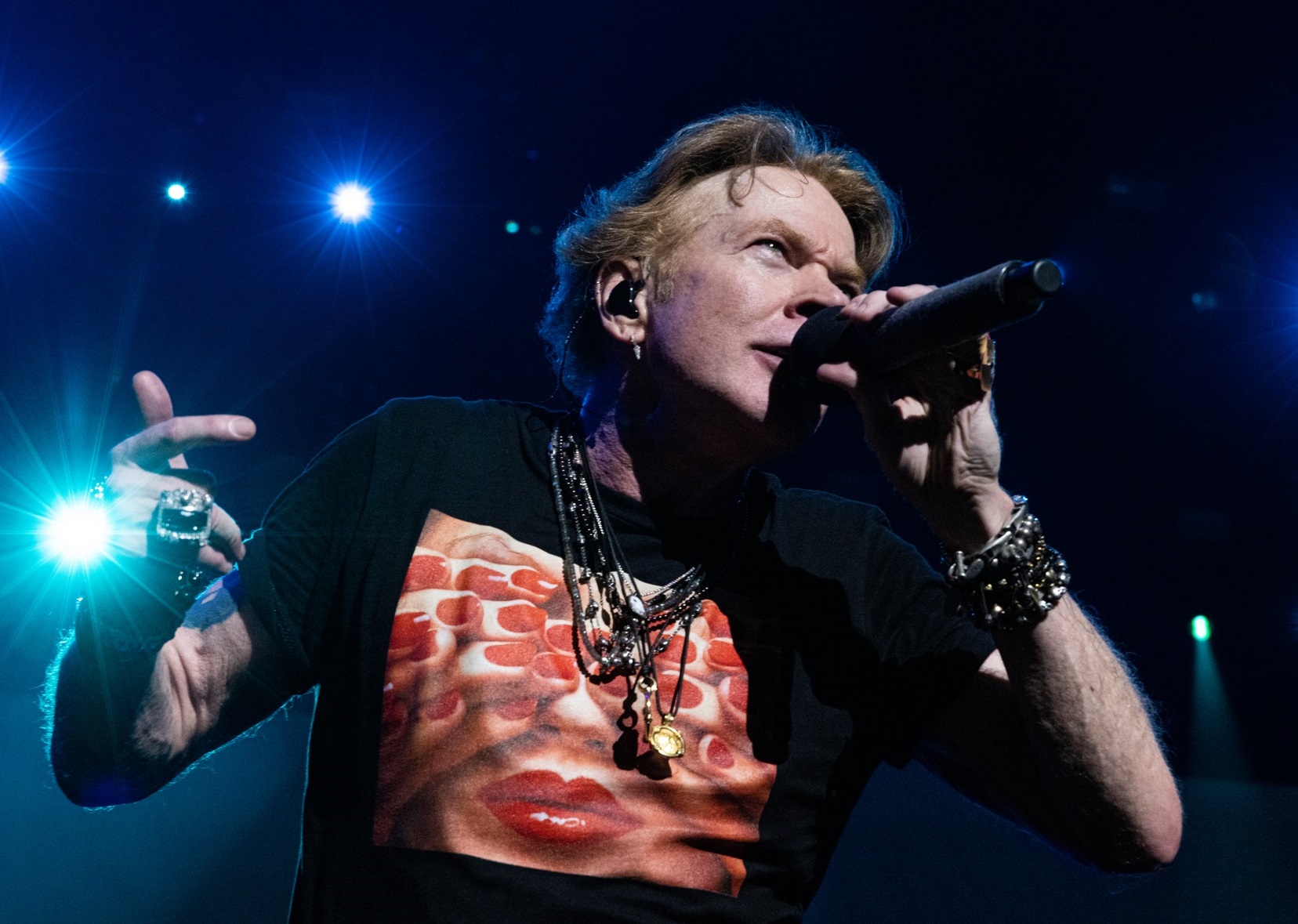 Axl Rose canta ‘Love to Love’, clássico do UFO, em álbum de Michael Schenker; ouça