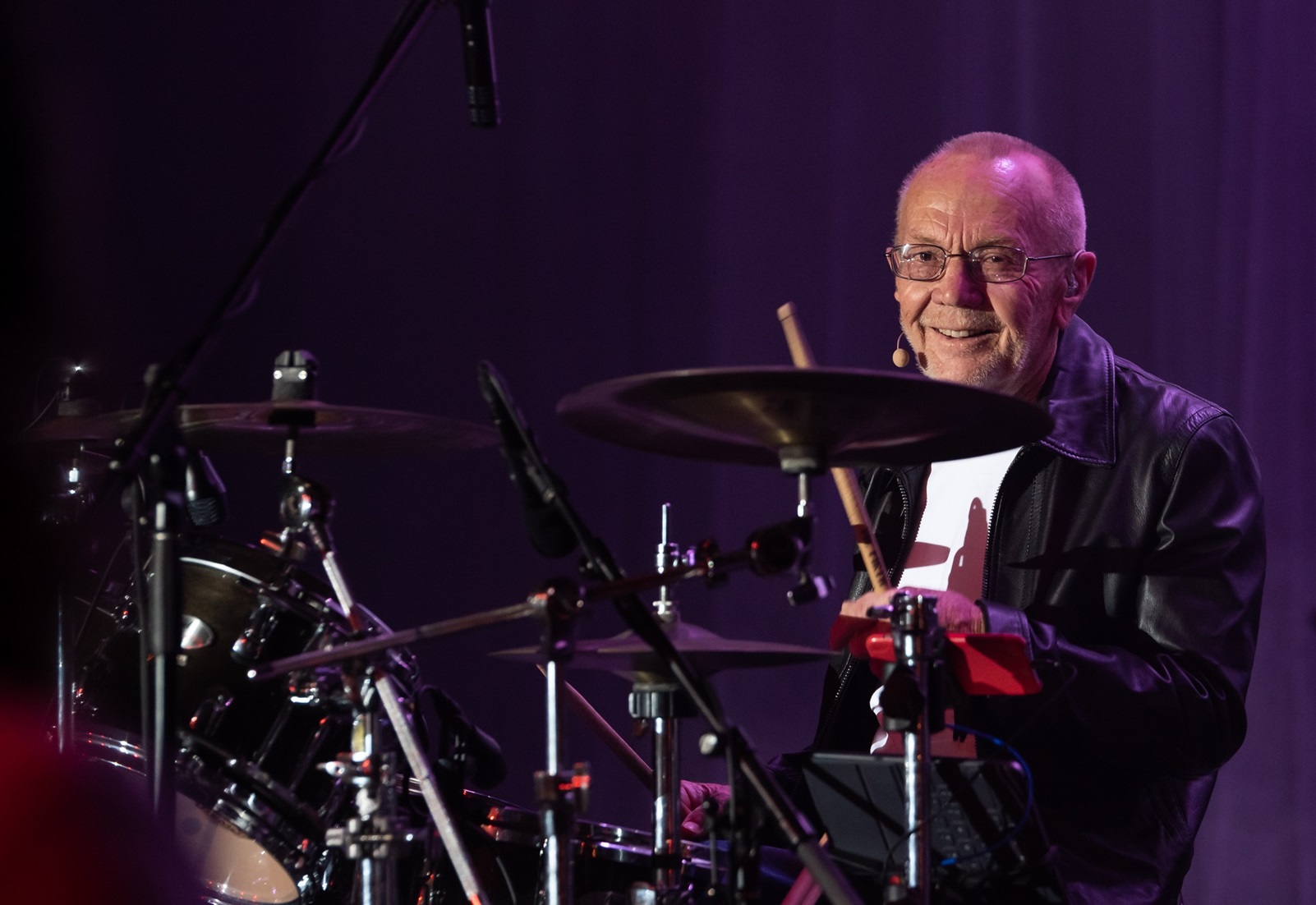 Colin Petersen, baterista original dos Bee Gees, morre aos 78 anos