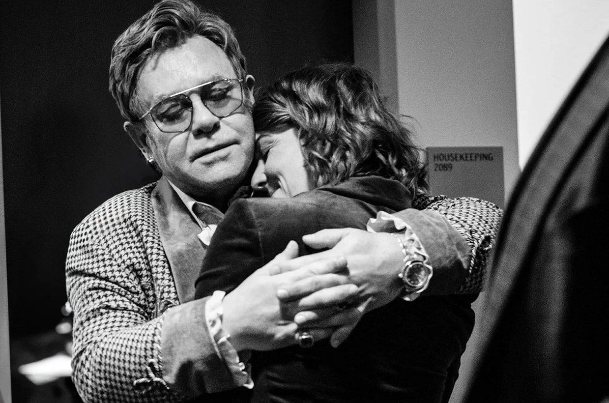 Elton John lança a inédita ‘Never Too Late’ em parceria com Brandi Carlile