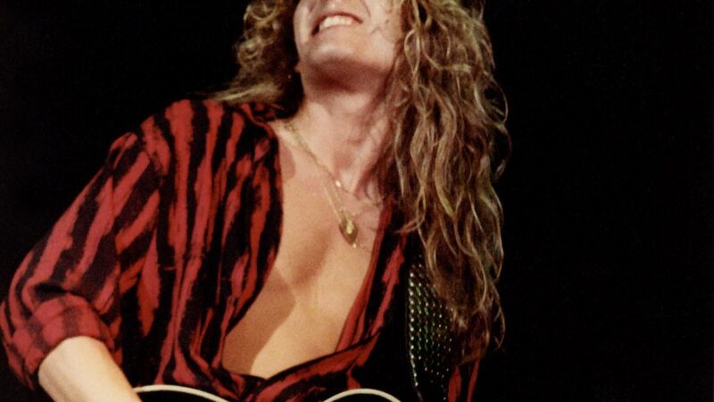 John Sykes, ex-guitarrista do Whitesnake, morre aos 65 anos