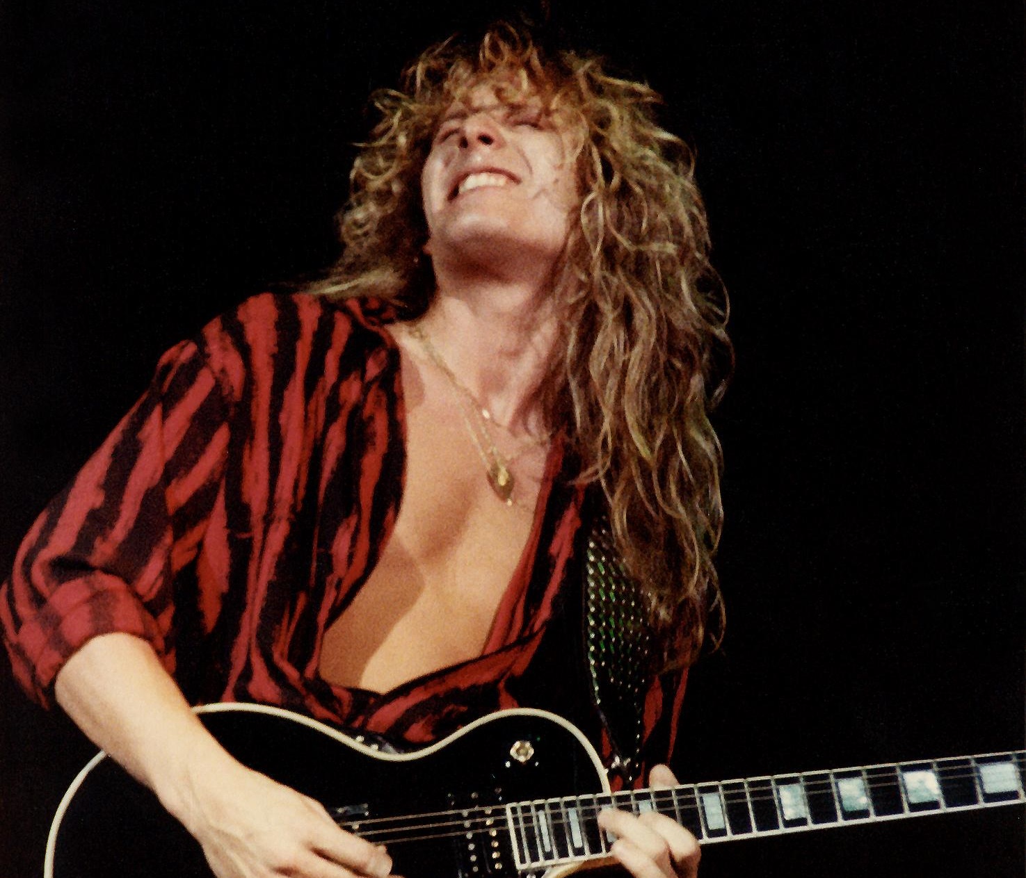 John Sykes, ex-guitarrista do Whitesnake, morre aos 65 anos