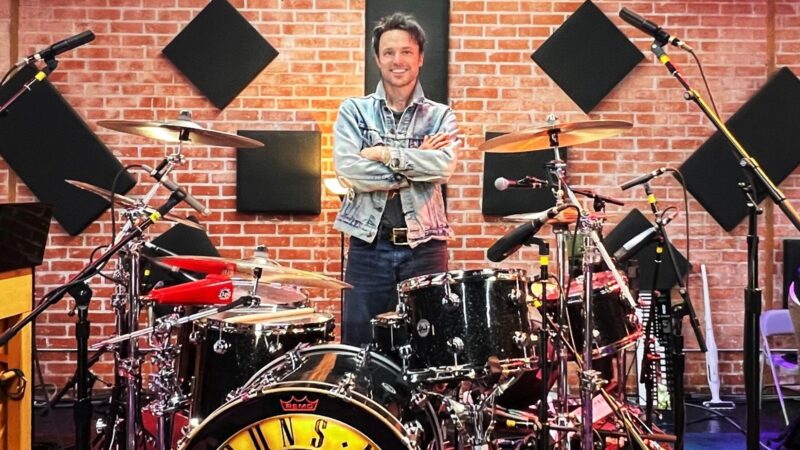 Guns N’ Roses anuncia novo baterista Isaac Carpenter