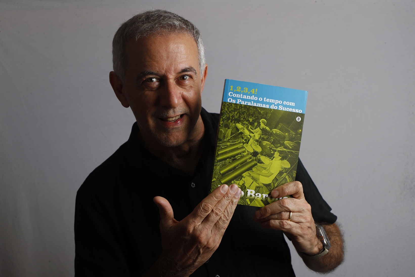 João Barone, dos Paralamas do Sucesso, autografa livro na Bienal