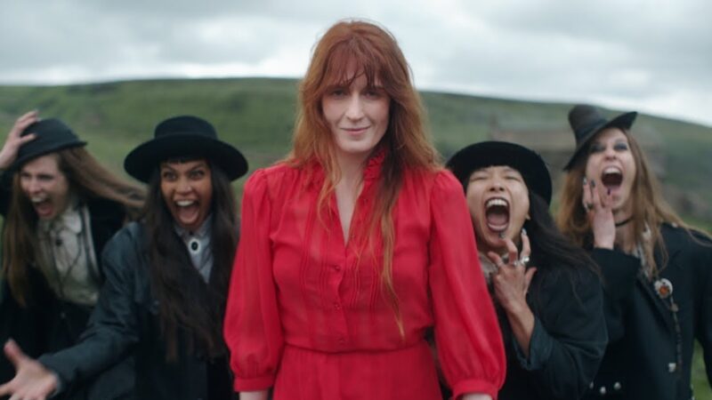 Florence + The Machine lança clipe da inédita 'Everybody Scream'