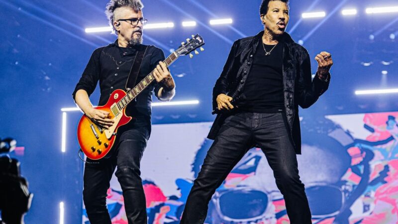 The Town: Lionel Richie se apresenta com guitarrista brasileiro no sábado