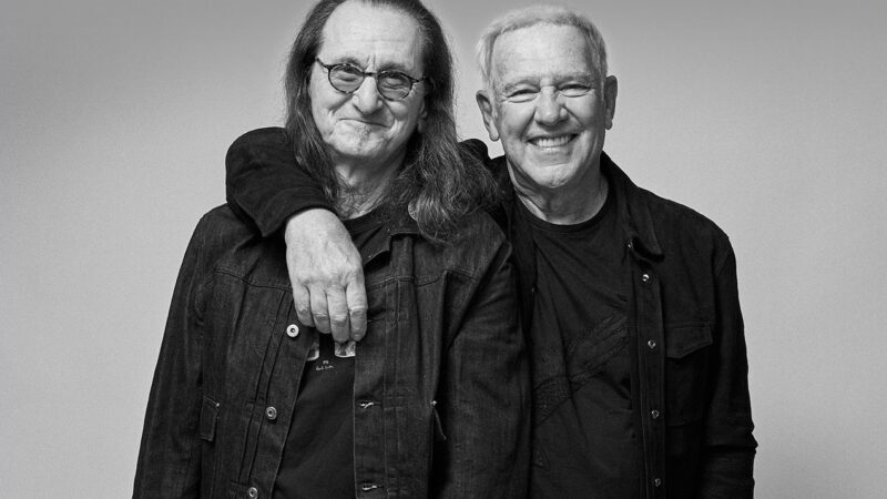 Rush anuncia turnê de reunião em 2026 com baterista alemã