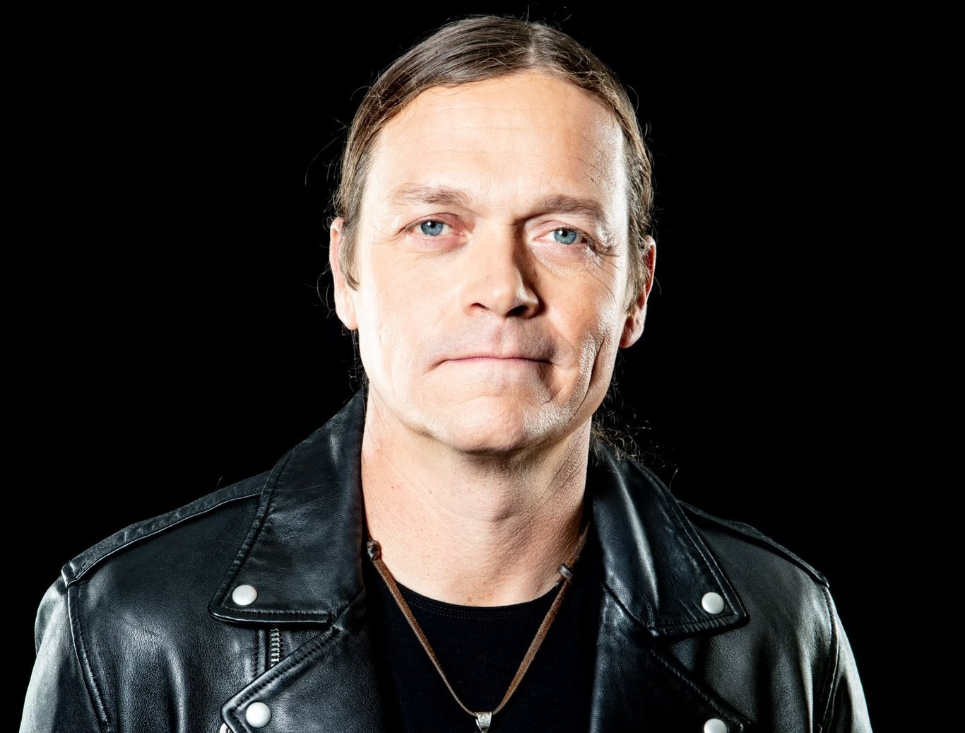 Brad Arnold, vocalista do 3 Doors Down, morre aos 47 anos