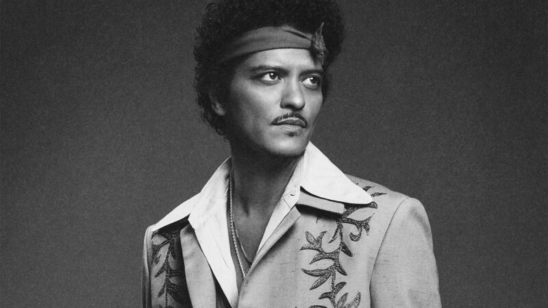 Bruno Mars lança novo álbum 'The Romantic'