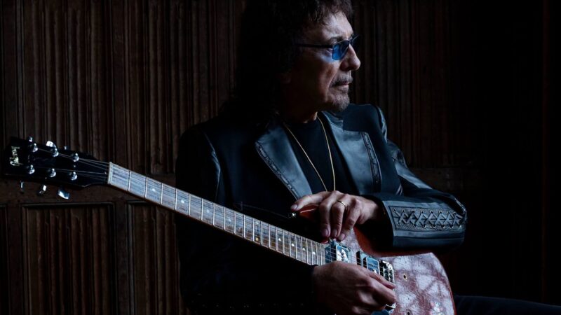 Tony Iommi (Black Sabbath) anuncia novo álbum solo ‘From The Dark’