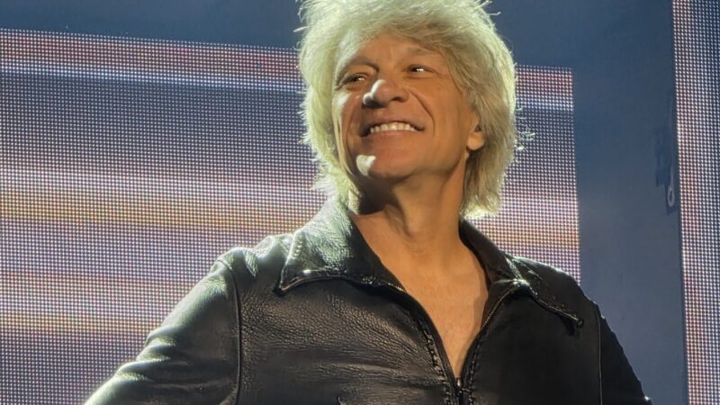 Bon Jovi retorna aos palcos após cirurgia de Jon Bon Jovi