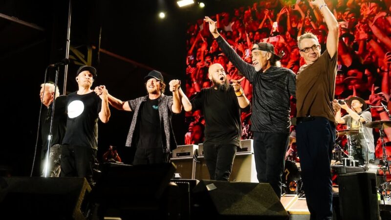 Pearl Jam agradece colaboração do baterista Abe Laboriel Jr. em festival