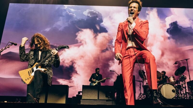 Lollapalooza 2027 anuncia line-up com The Killers, Charli XCX, Travis Scott e David Guetta